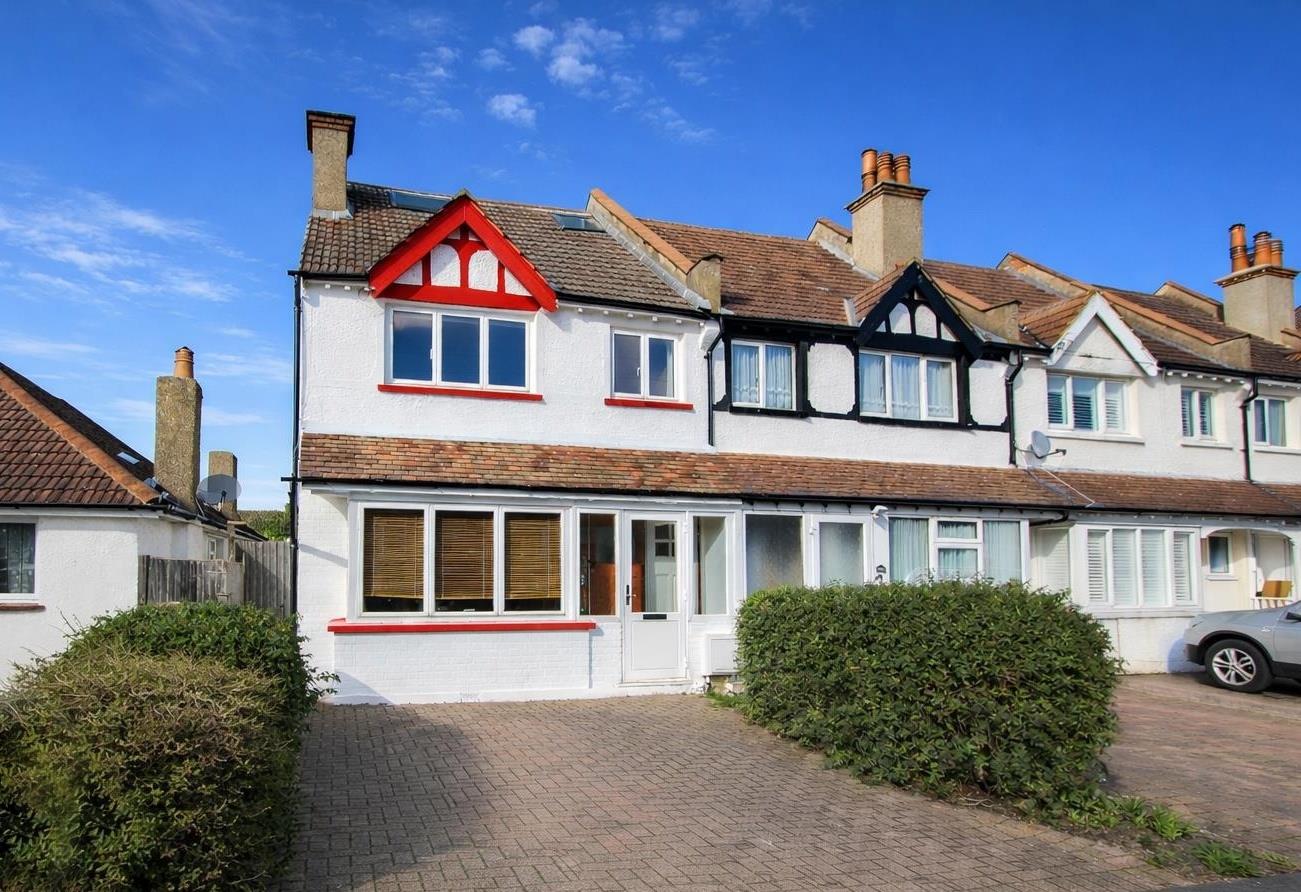 4 bed property in Cowper Gardens, Wallington